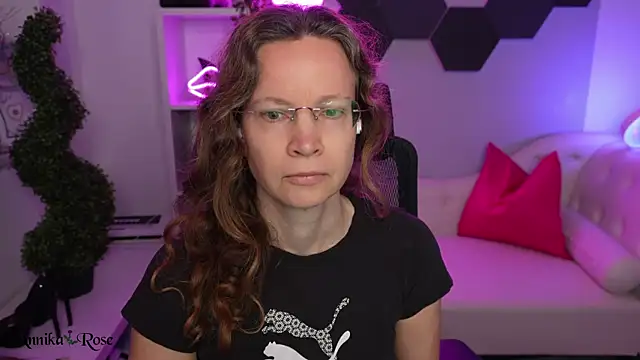 Snapshot of AnnikaRose chatting on February 11, 2026, 6:46 am AnnikaRose online show from February 11, 2026, 6:46 am