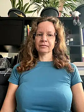 AnnikaRose online show from November 13, 2025, 7:01 am