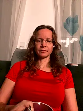 Snapshot of AnnikaRose chatting on December 3, 2025, 6:47 am AnnikaRose online show from December 3, 2025, 6:47 am