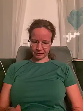 Snapshot of AnnikaRose chatting on December 17, 2025, 6:51 am AnnikaRose online show from December 17, 2025, 6:51 am