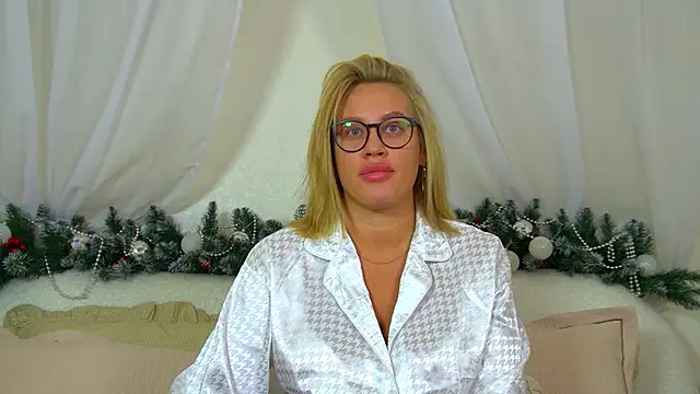 Snapshot of MariaNeumann chatting on December 21, 2025, 6:09 pm MariaNeumann online show from December 21, 2025, 6:09 pm