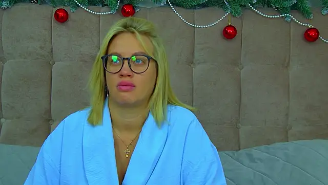 Snapshot of MariaNeumann chatting on December 19, 2025, 6:27 am MariaNeumann online show from December 19, 2025, 6:27 am