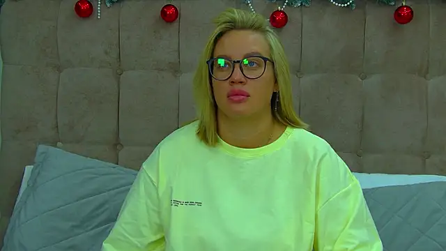 Snapshot of MariaNeumann chatting on December 18, 2025, 6:18 am MariaNeumann online show from December 18, 2025, 6:18 am