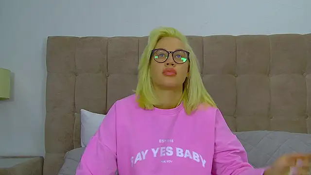 Snapshot of MariaNeumann chatting on January 18, 2026, 6:22 pm MariaNeumann online show from January 18, 2026, 6:22 pm