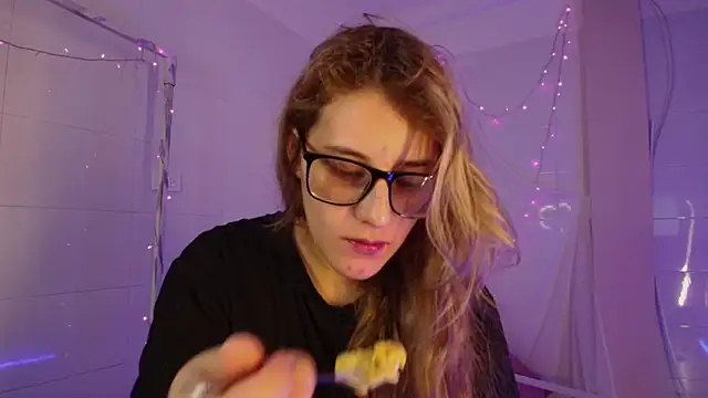 Snapshot of Giia_paiige18 chatting on February 17, 2026, 1:19 pm Giia paiige18 online show from February 17, 2026, 1:19 pm