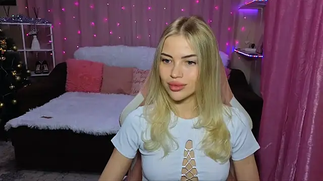 Snapshot of EmmyMills chatting on December 8, 2024, 9:30 pm EmmyMills online show from December 8, 2024, 9:30 pm