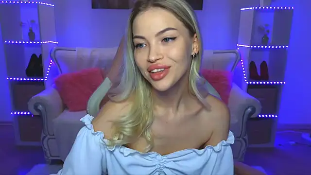 Snapshot of EmmyMills chatting on September 14, 2025, 11:27 pm EmmyMills online show from September 14, 2025, 11:27 pm