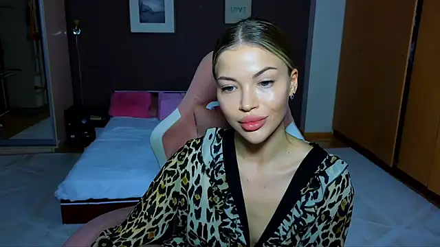 Snapshot of EmmyMills chatting on February 3, 2025, 2:25 am EmmyMills online show from February 3, 2025, 2:25 am