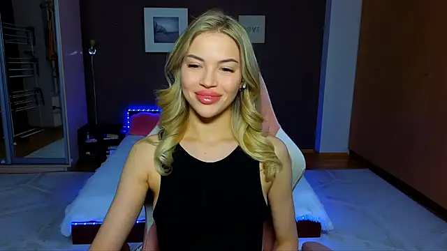 Snapshot of EmmyMills chatting on March 5, 2025, 10:10 pm EmmyMills online show from March 5, 2025, 10:10 pm