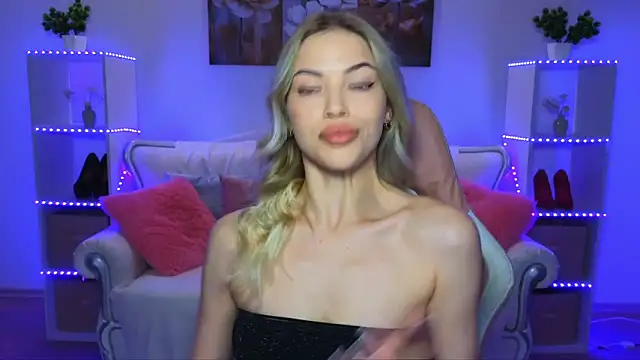 Snapshot of EmmyMills chatting on September 25, 2025, 8:59 pm EmmyMills online show from September 25, 2025, 8:59 pm