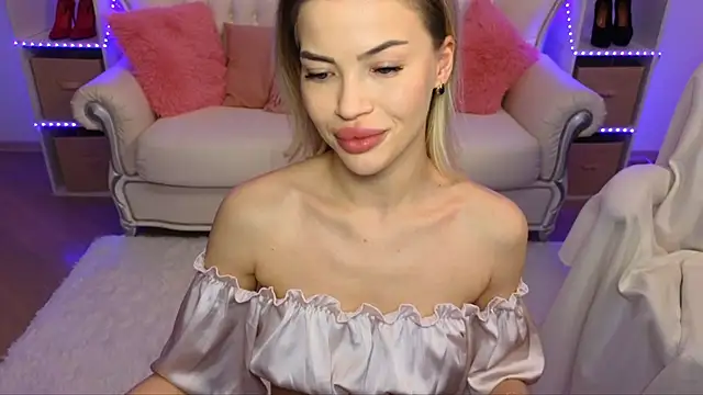 Snapshot of EmmyMills chatting on November 20, 2025, 11:47 pm EmmyMills online show from November 20, 2025, 11:47 pm