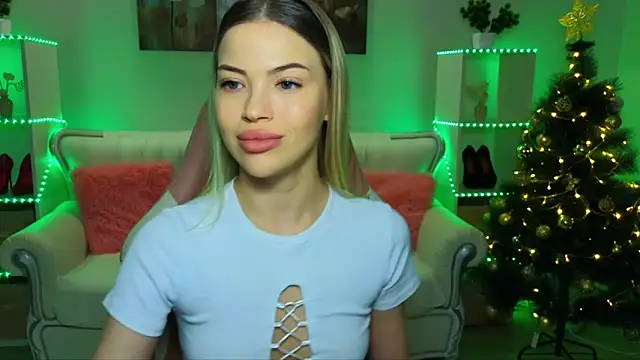 EmmyMills online show from December 21, 2025, 10:32 pm