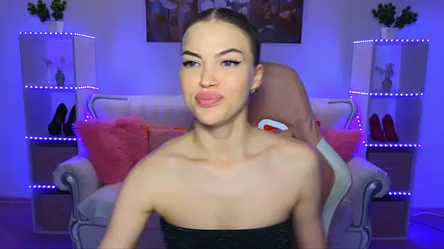 Snapshot of EmmyMills chatting on November 12, 2025, 8:45 pm EmmyMills online show from November 12, 2025, 8:45 pm