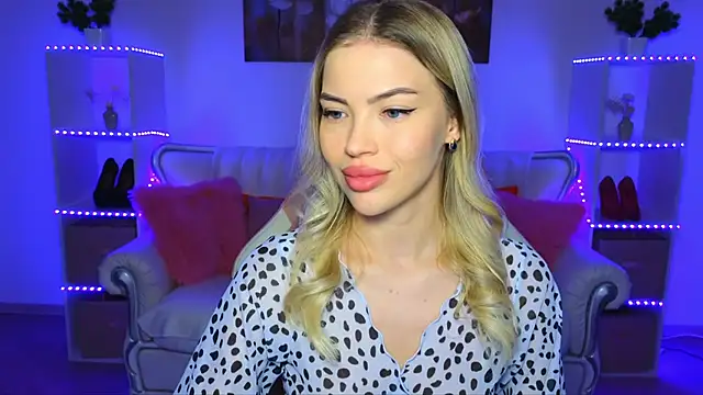 Snapshot of EmmyMills chatting on November 15, 2025, 12:25 am EmmyMills online show from November 15, 2025, 12:25 am