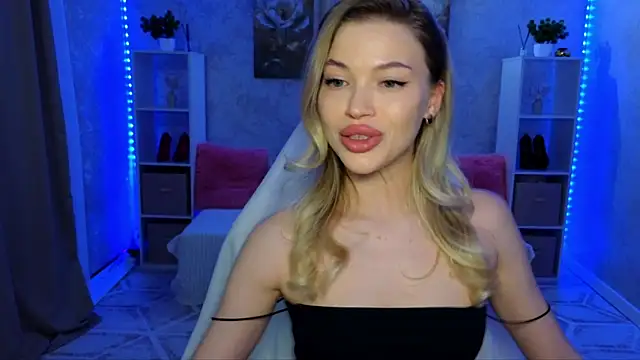 EmmyMills online show from February 13, 2026, 8:53 pm