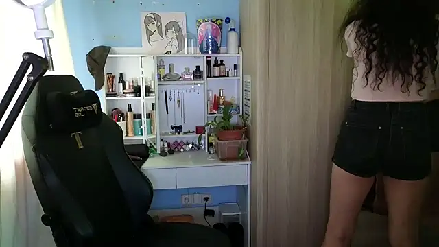 MemiKouki online show from October 14, 2025, 3:12 pm