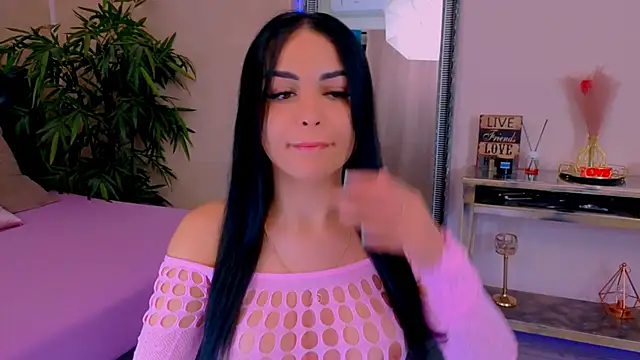 MichelleReys online show from December 18, 2025, 8:45 pm