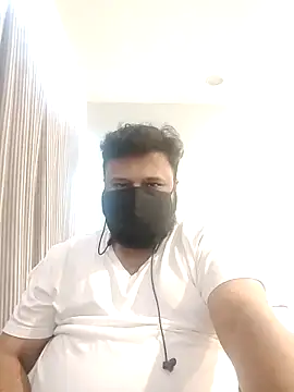 Hunk-Hand6 online show from May 1, 2026, 5:23 am