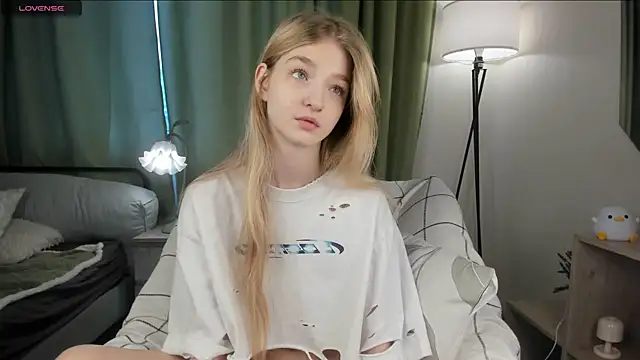 Snapshot of YuNabif chatting on November 2, 2025, 7:13 am YuNabif online show from November 2, 2025, 7:13 am