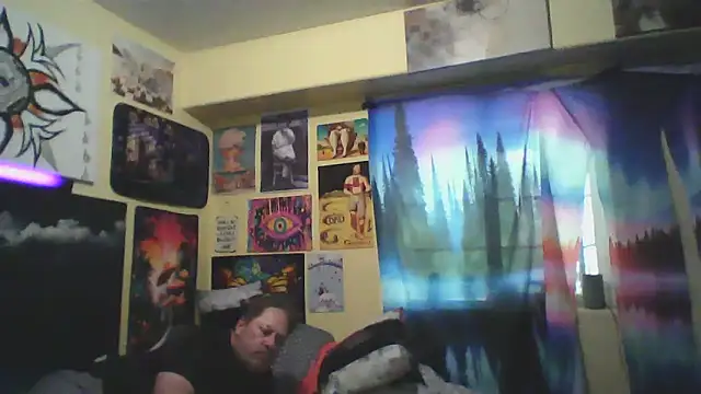 Snapshot of Mic_Oxinner chatting on July 1, 2026, 10:32 pm Mic Oxinner online show from July 1, 2026, 10:32 pm