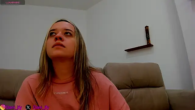 Snapshot of Dani_javi chatting on October 16, 2025, 11:35 pm Dani javi online show from October 16, 2025, 11:35 pm