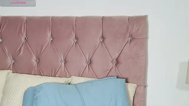 katrinaclarks online show from November 28, 2025, 9:59 pm