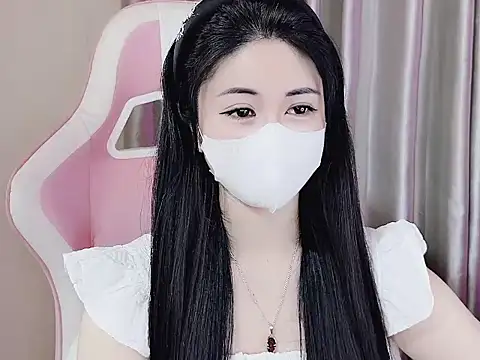 Snapshot of _Lygn__ chatting on February 19, 2025, 11:57 pm Lygn online show from February 19, 2025, 11:57 pm