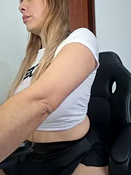 Snapshot of FREYJA- chatting on February 22, 2026, 8:54 pm FREYJA- online show from February 22, 2026, 8:54 pm