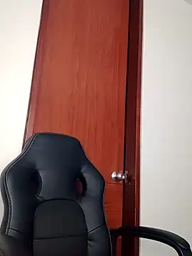 Snapshot of FREYJA- chatting on October 18, 2025, 6:43 pm FREYJA- online show from October 18, 2025, 6:43 pm