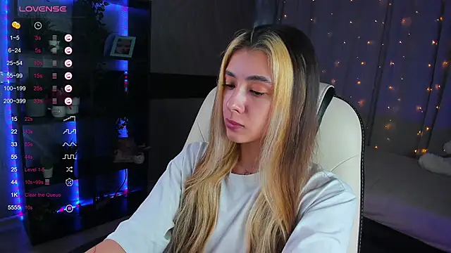 Snapshot of DarlaLike chatting on March 13, 2025, 6:58 am DarlaLike online show from March 13, 2025, 6:58 am