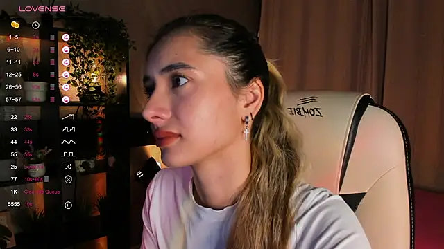 Snapshot of DarlaLike chatting on September 19, 2025, 4:05 am DarlaLike online show from September 19, 2025, 4:05 am