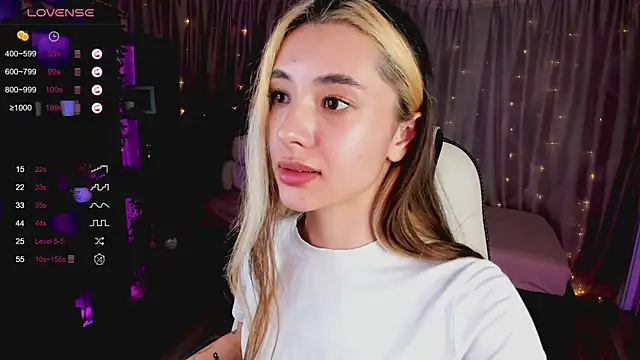 Snapshot of DarlaLike chatting on February 27, 2025, 10:01 am DarlaLike online show from February 27, 2025, 10:01 am