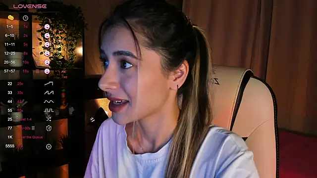 Snapshot of DarlaLike chatting on September 28, 2025, 4:08 am DarlaLike online show from September 28, 2025, 4:08 am