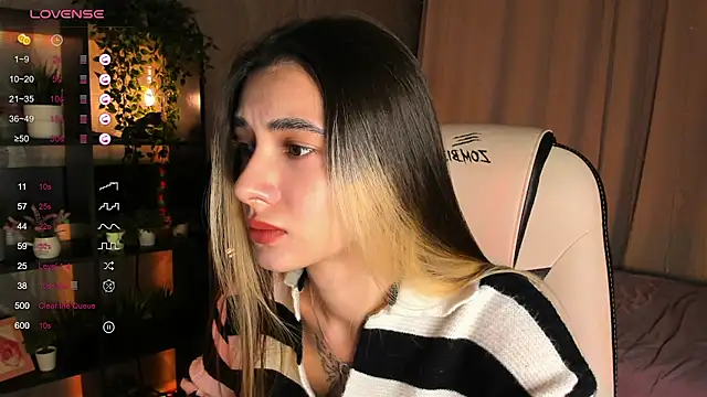 Snapshot of DarlaLike chatting on November 20, 2025, 3:40 am DarlaLike online show from November 20, 2025, 3:40 am