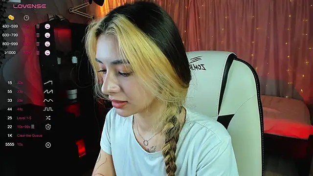 Snapshot of DarlaLike chatting on February 23, 2025, 5:23 am DarlaLike online show from February 23, 2025, 5:23 am