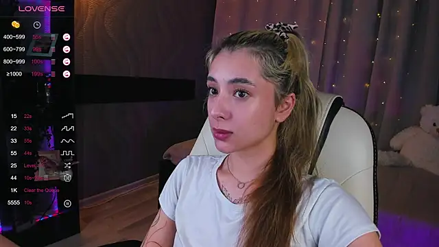 Snapshot of DarlaLike chatting on March 9, 2025, 7:34 am DarlaLike online show from March 9, 2025, 7:34 am