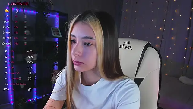 Snapshot of DarlaLike chatting on March 19, 2025, 3:41 am DarlaLike online show from March 19, 2025, 3:41 am