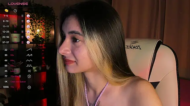 Snapshot of DarlaLike chatting on September 15, 2025, 4:13 am DarlaLike online show from September 15, 2025, 4:13 am