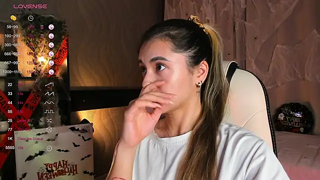 Snapshot of DarlaLike chatting on November 1, 2025, 3:57 am DarlaLike online show from November 1, 2025, 3:57 am