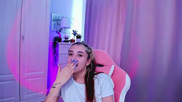 Snapshot of DarlaLike chatting on February 22, 2025, 8:29 am DarlaLike online show from February 22, 2025, 8:29 am