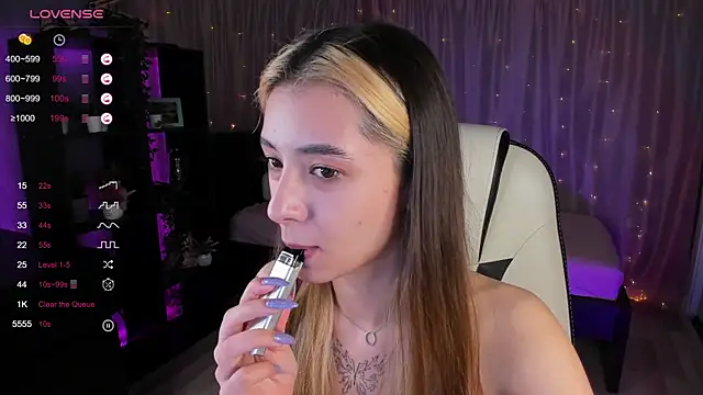 Snapshot of DarlaLike chatting on March 1, 2025, 6:46 am DarlaLike online show from March 1, 2025, 6:46 am