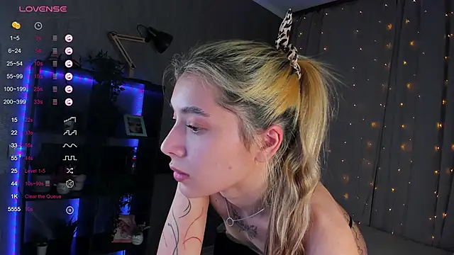 Snapshot of DarlaLike chatting on March 16, 2025, 7:04 am DarlaLike online show from March 16, 2025, 7:04 am