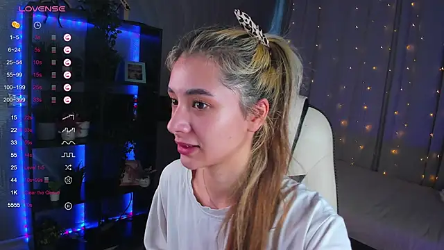 Snapshot of DarlaLike chatting on March 14, 2025, 7:37 am DarlaLike online show from March 14, 2025, 7:37 am