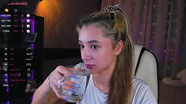 Snapshot of DarlaLike chatting on March 9, 2025, 4:27 am DarlaLike online show from March 9, 2025, 4:27 am