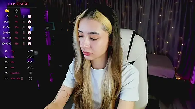 Snapshot of DarlaLike chatting on February 27, 2025, 3:51 am DarlaLike online show from February 27, 2025, 3:51 am