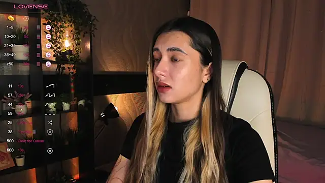 Snapshot of DarlaLike chatting on November 13, 2025, 3:43 am DarlaLike online show from November 13, 2025, 3:43 am