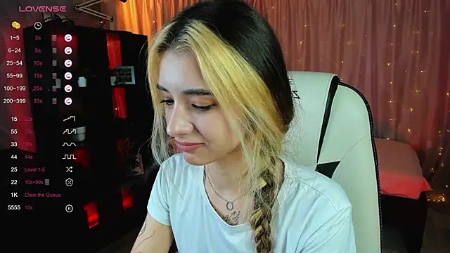 Snapshot of DarlaLike chatting on February 23, 2025, 8:28 am DarlaLike online show from February 23, 2025, 8:28 am