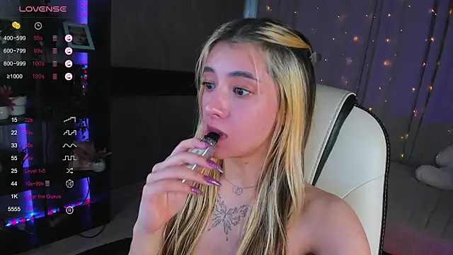 Snapshot of DarlaLike chatting on March 22, 2025, 7:36 am DarlaLike online show from March 22, 2025, 7:36 am