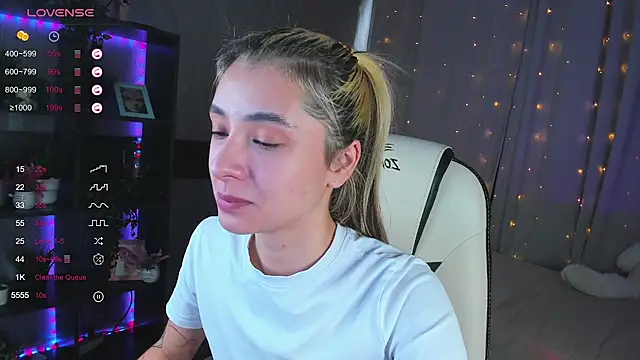 Snapshot of DarlaLike chatting on March 21, 2025, 7:22 am DarlaLike online show from March 21, 2025, 7:22 am