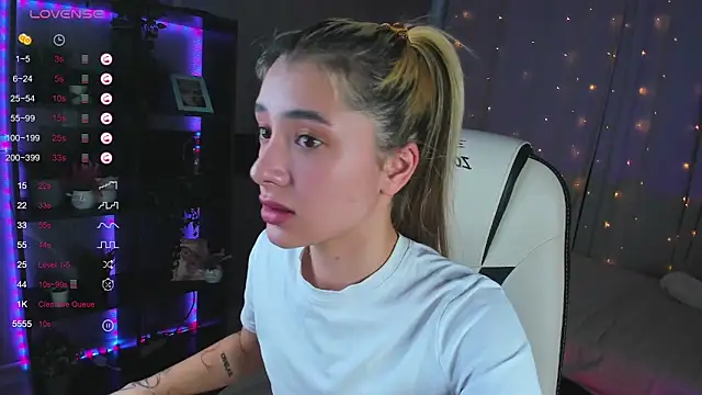 Snapshot of DarlaLike chatting on March 21, 2025, 4:17 am DarlaLike online show from March 21, 2025, 4:17 am